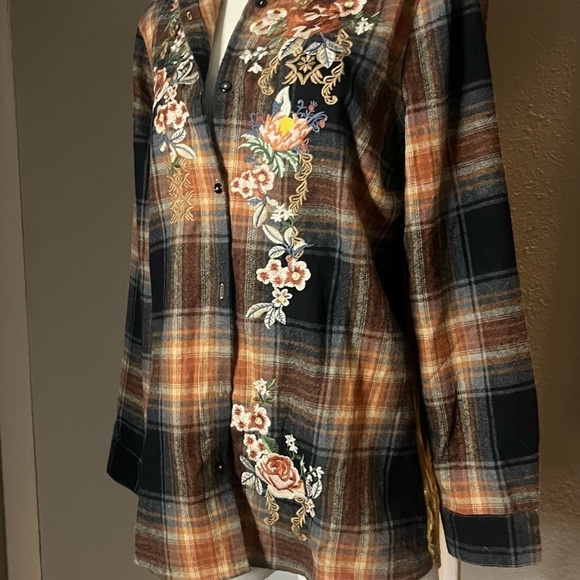 Button up blouse embroidered el et mixed media by paparazzi - Picture 4 of 13